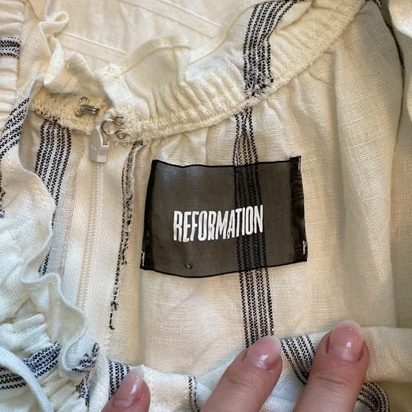 100% Linen Reformation dress - Picture 8 of 12